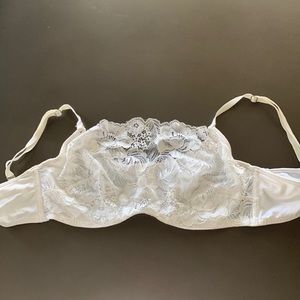 beautiful underwire lacy bra